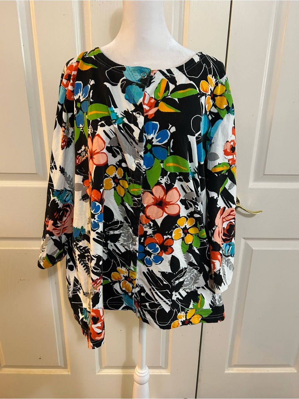 Onque Woman colorful snap cardigan, 2X